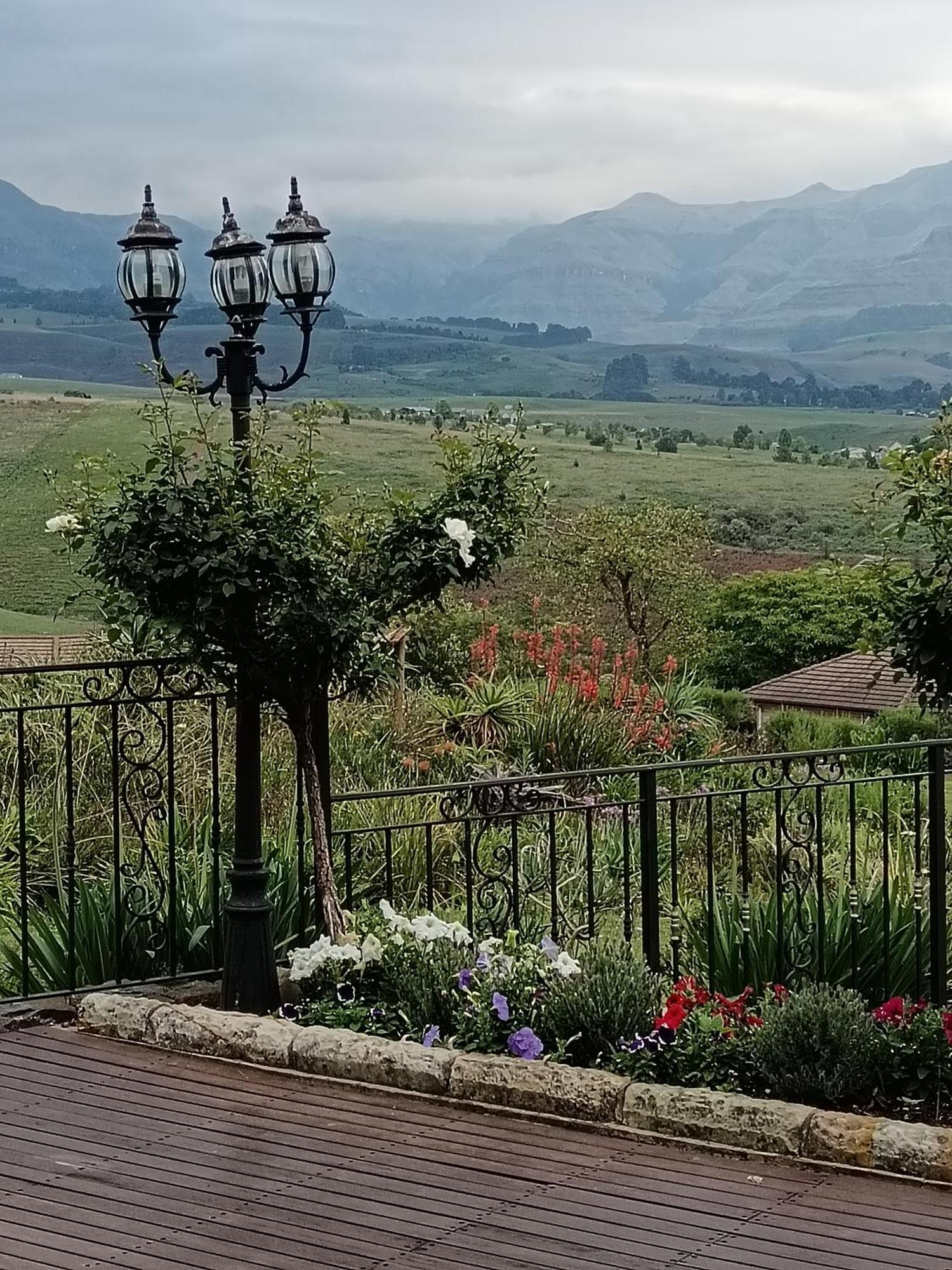 Inkungu Lodge Champagne Valley Exteriör bild